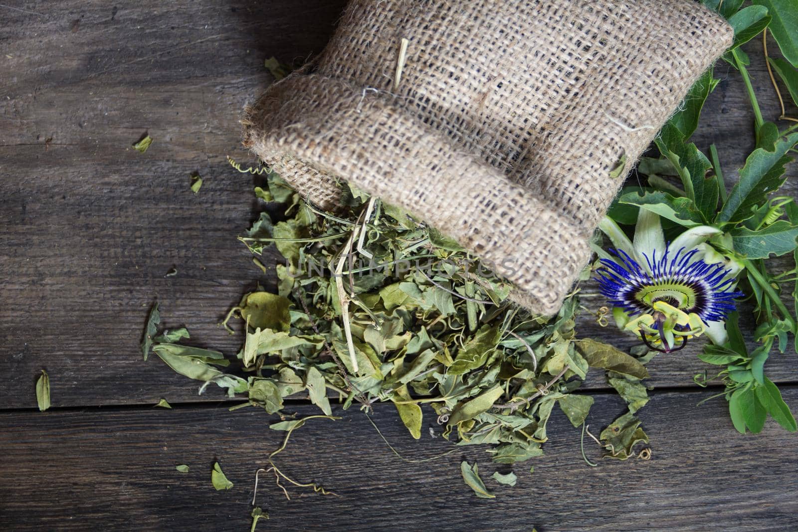 dried leaves of passiflora to drink sedative tea