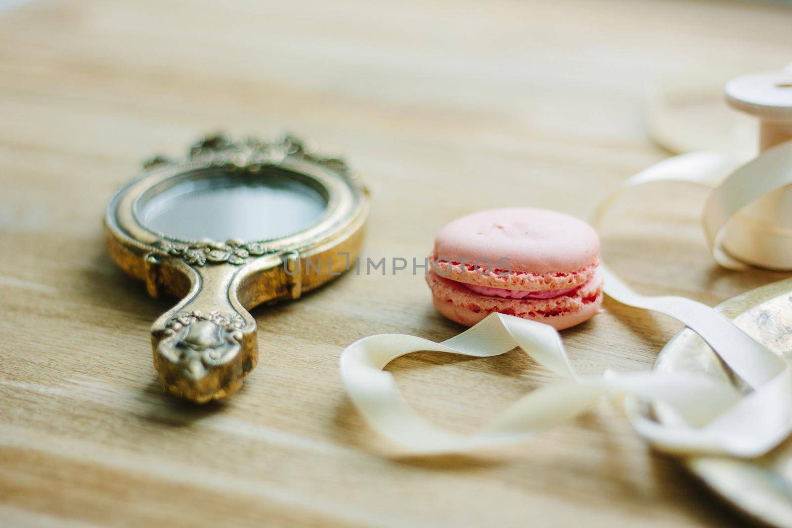 Hand mirror and macaroon as a wedding decoration