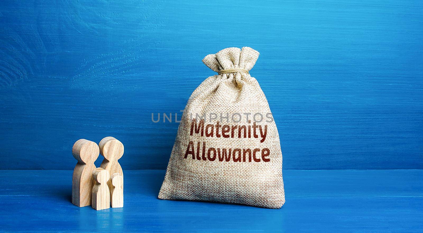 Family figurine and bag with Maternity Allowance. Financial support for families at child birth. Stimulating demographic growth. Opportunity to give up work to care for children. Social politics by iLixe48