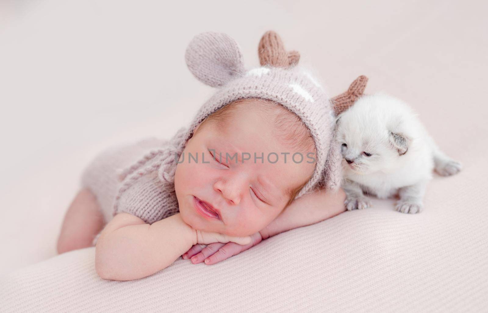 Newborn sleeping with kitten by tan4ikk1