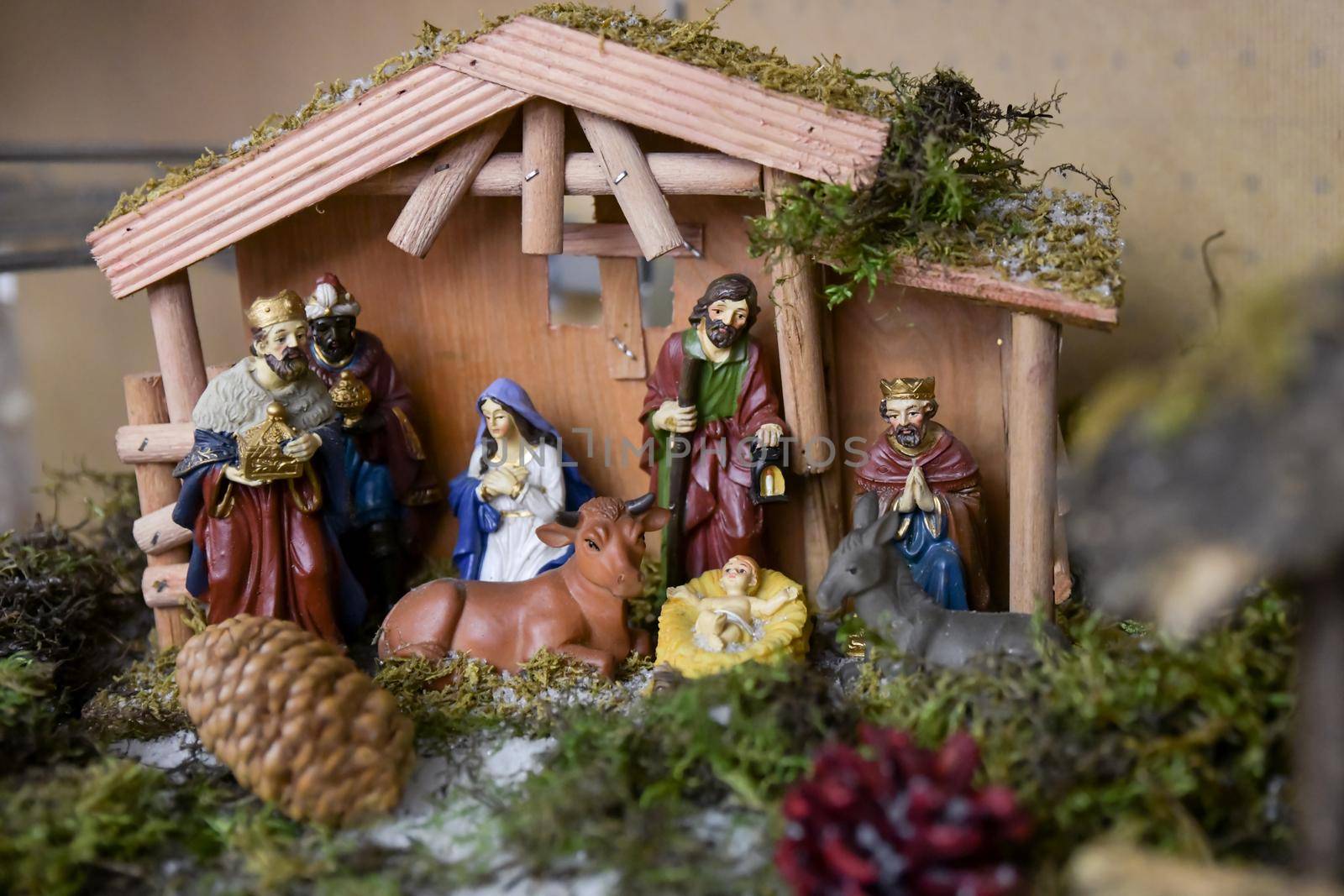 Christmas nativity scene with baby Jesus Creche Figurines