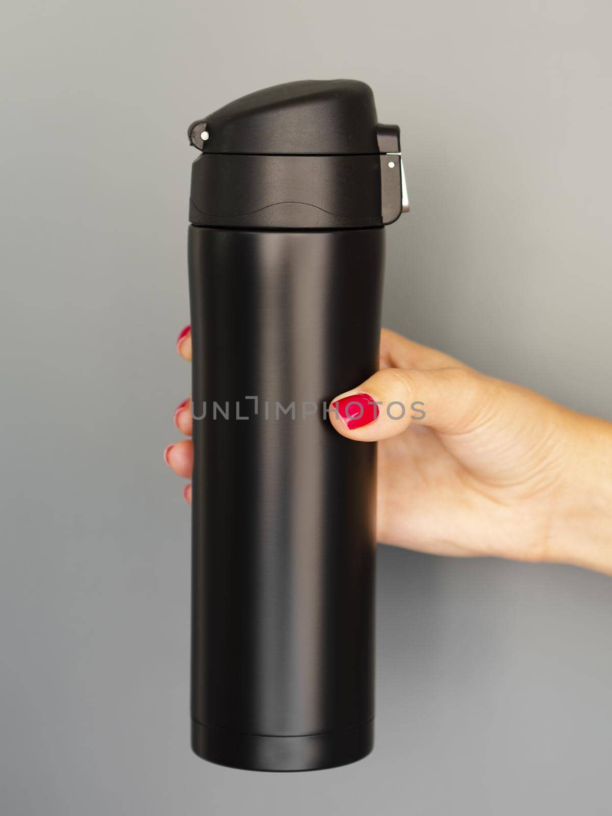 close up thermos mock up gray background