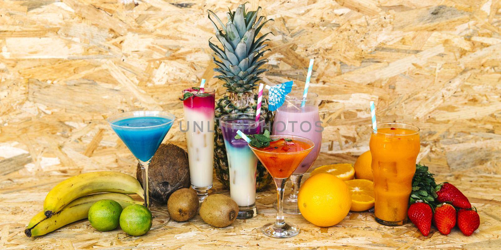 cocktails tropical fruits
