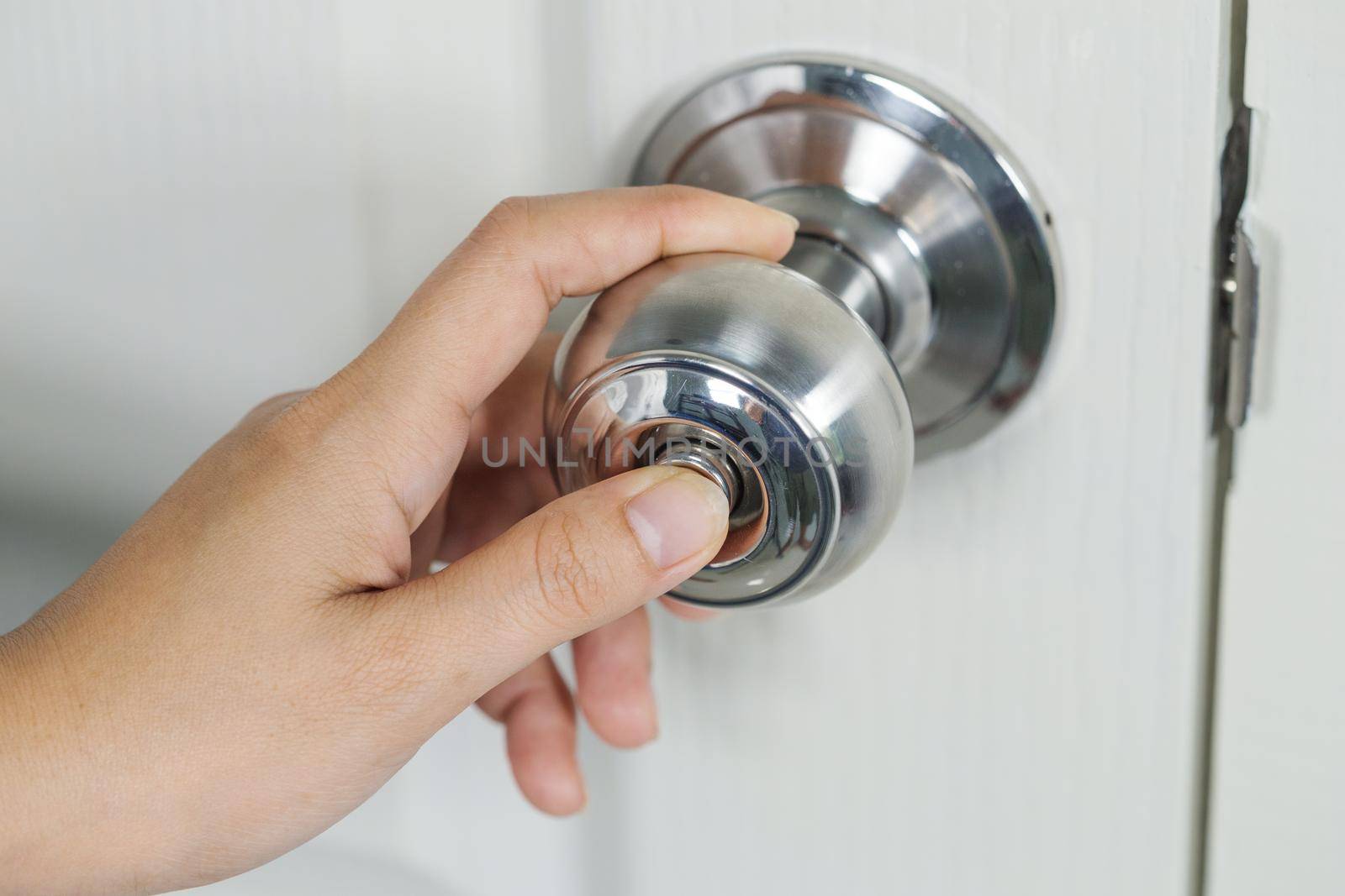 hand press botton on door knob for lock the door by geargodz