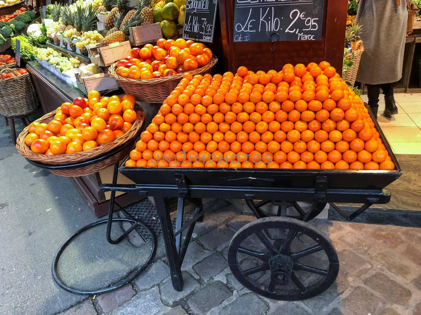 Row of tangerines in a barrow on the market