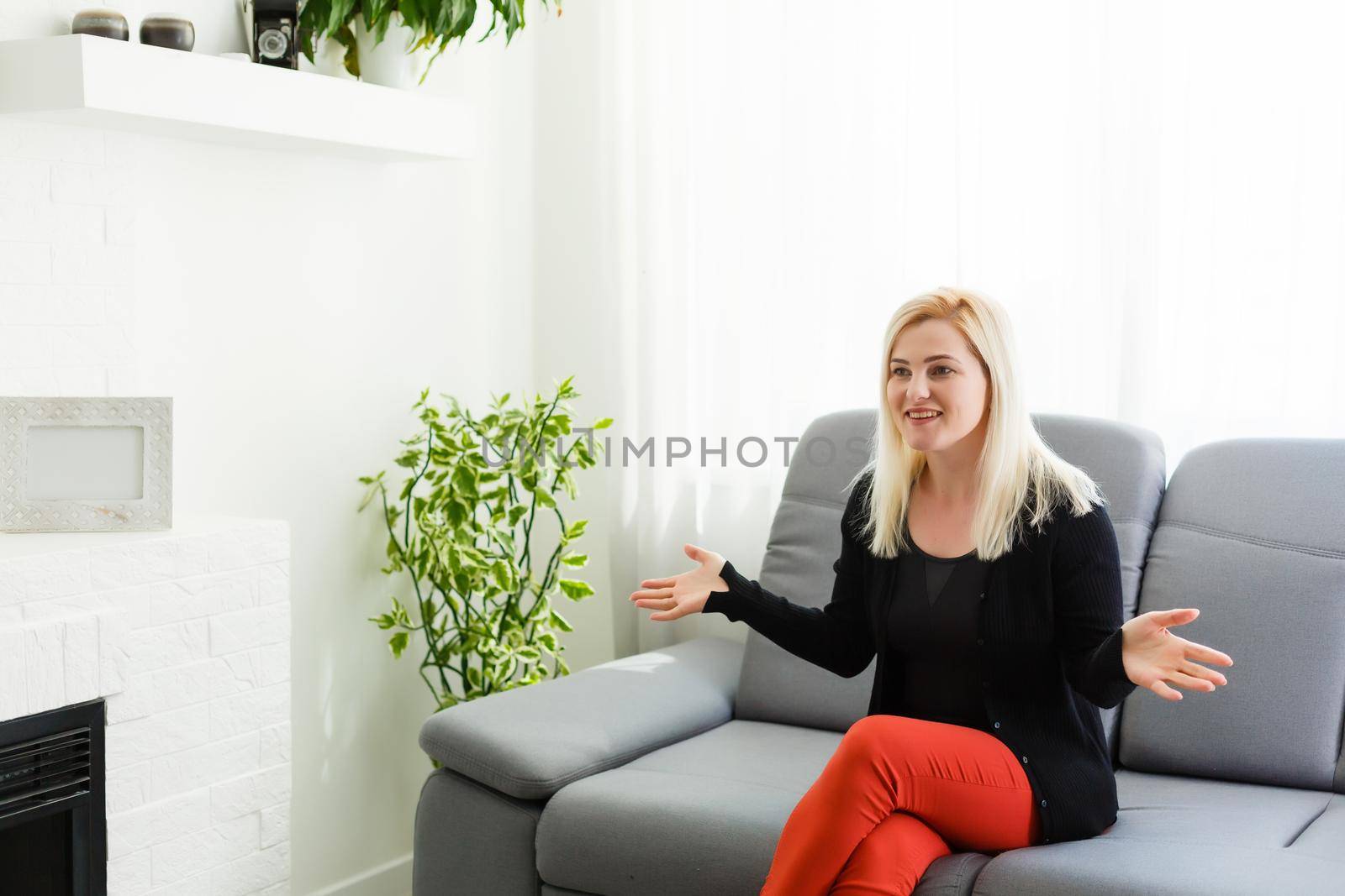 woman sitting at a reception with a psychologist