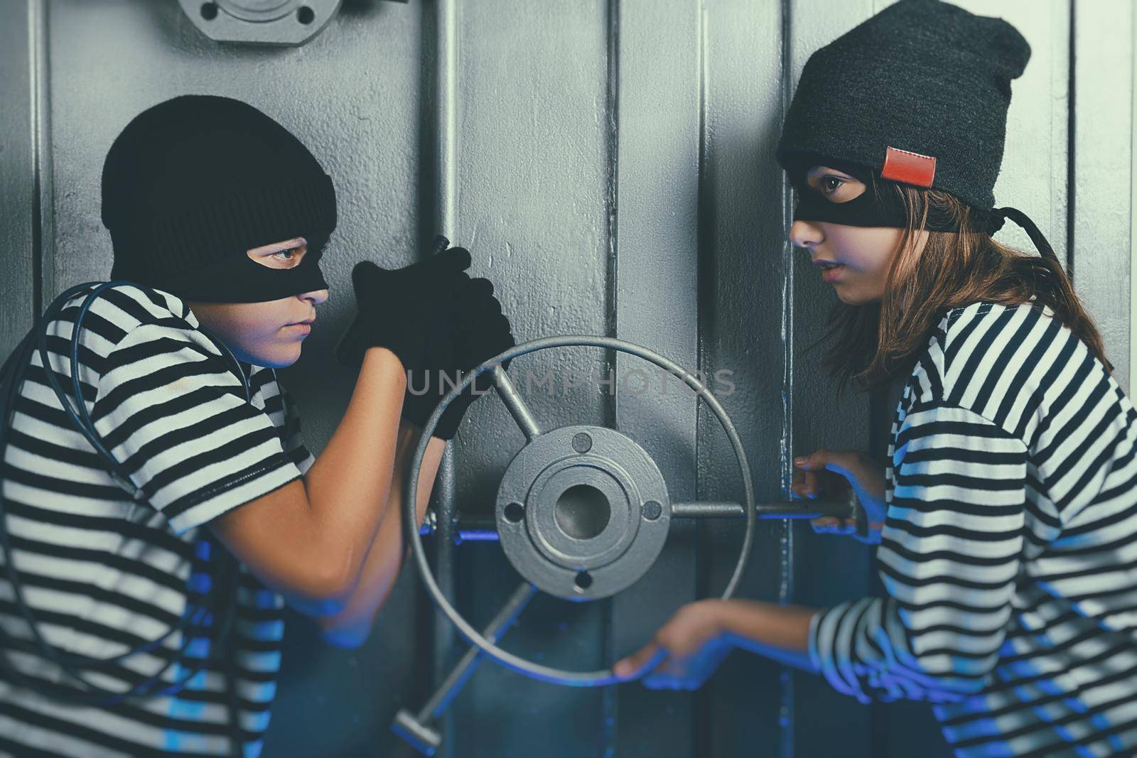 photosession of children in the image of a Bank robber