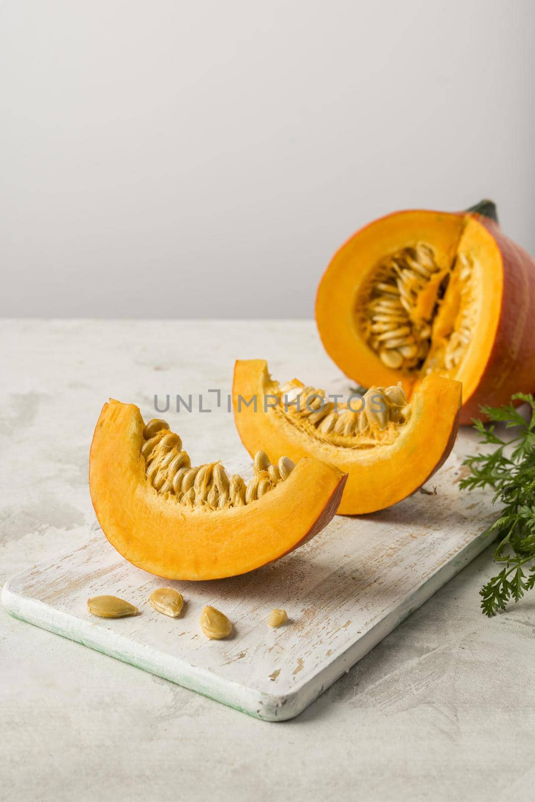 (1)pumpkin slices with seeds arrangement