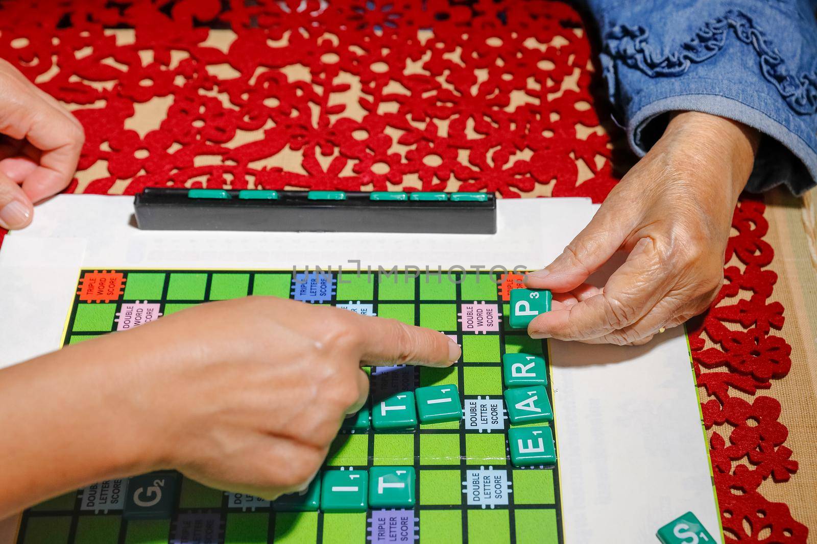 Crosswords for Elderly ,help improve memory & brain by toa55