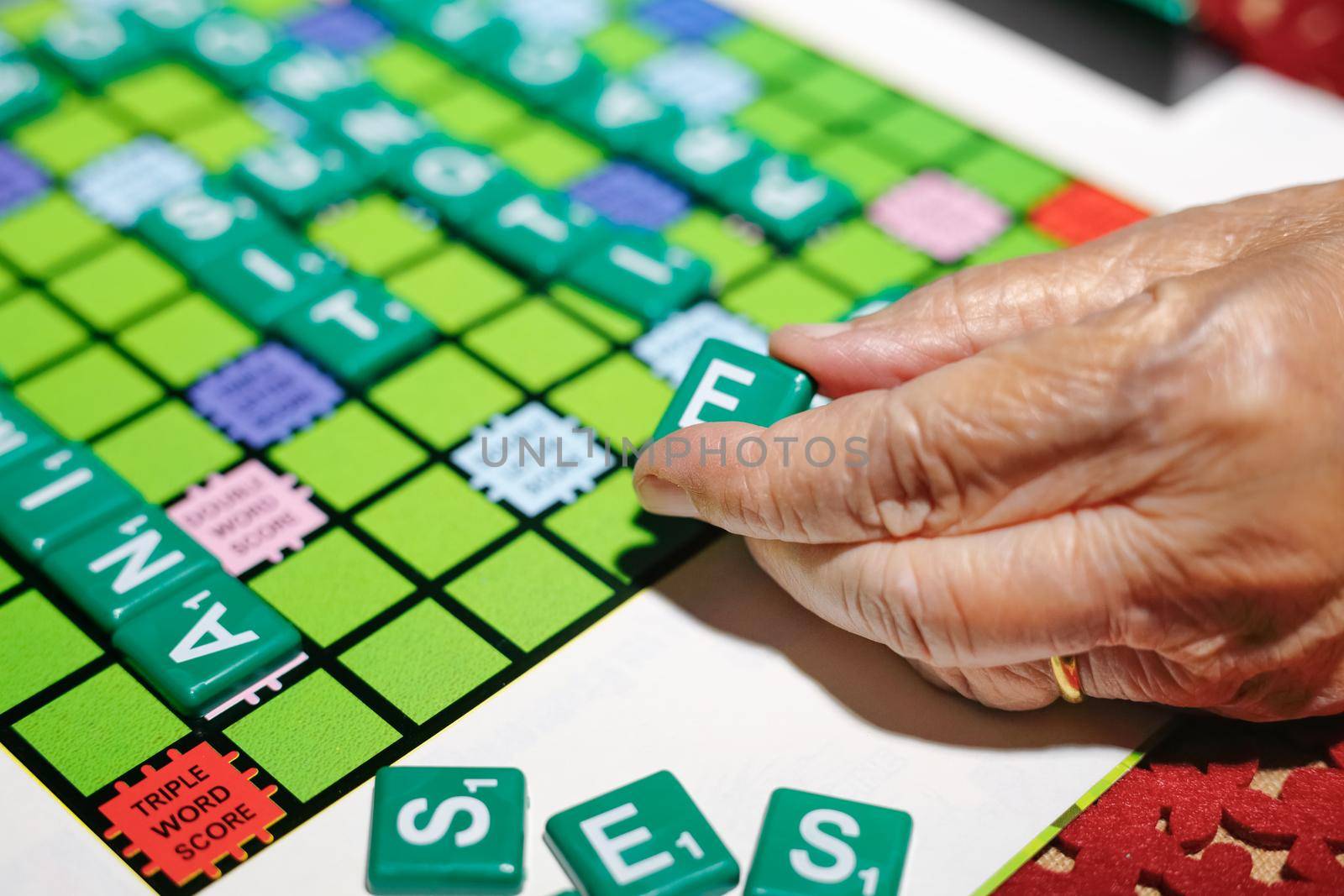 Crosswords for Elderly ,help improve memory & brain