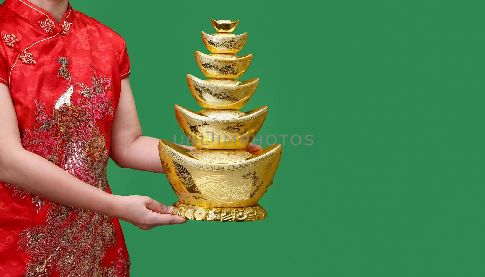 Chinese new year gold ingot (qian) on green screen, by toa55