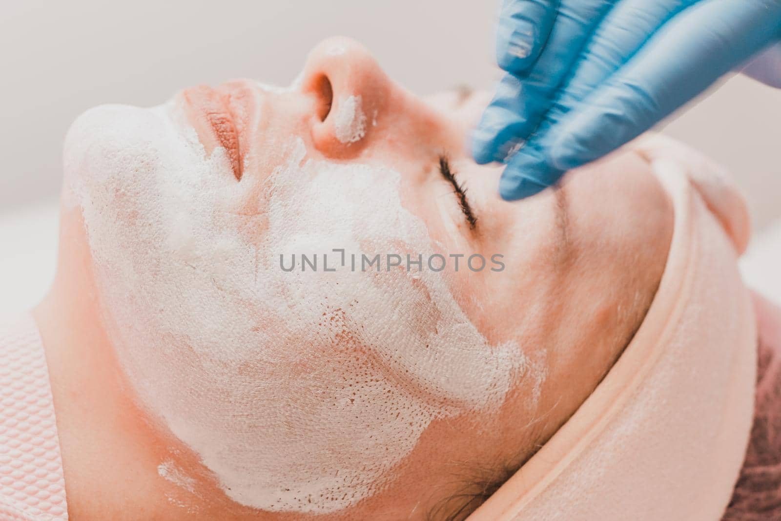 Cryo-mask, a mask for narrowing pores, which is used as a final step immediately after the procedure of mechanical facial cleansing. new
