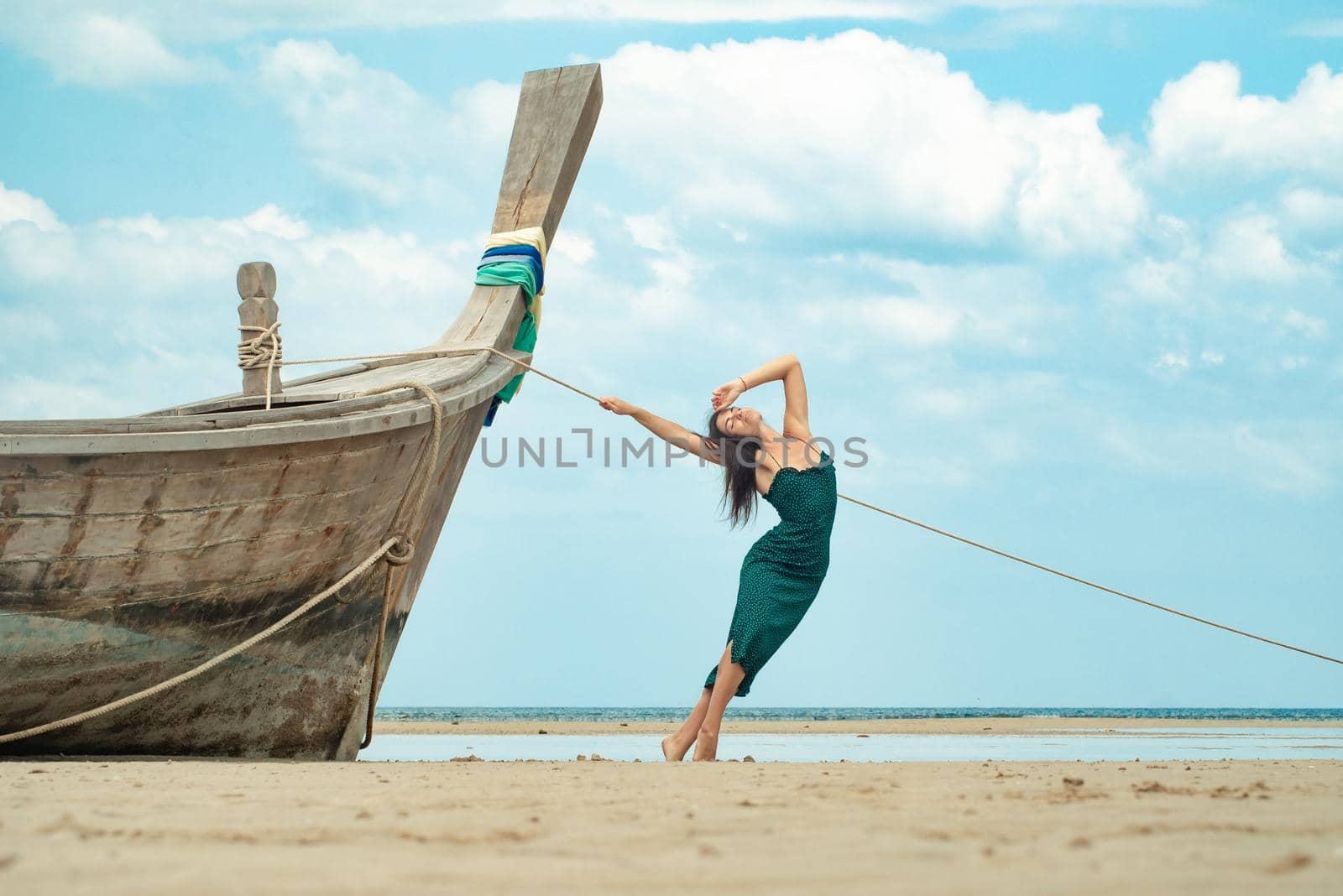 the photo of a charming brunette long-haired woman on the ocean. Fashion and glam concept. Copy space