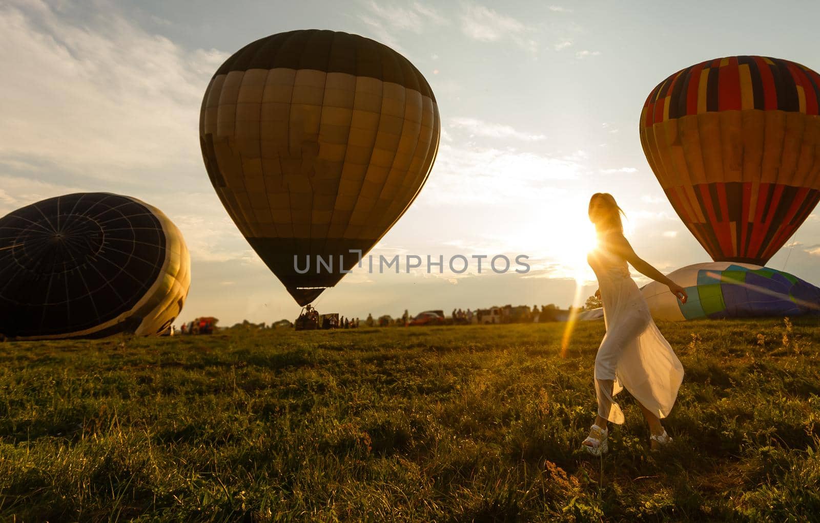 woman and a hot air balloon, summer by Andelov13