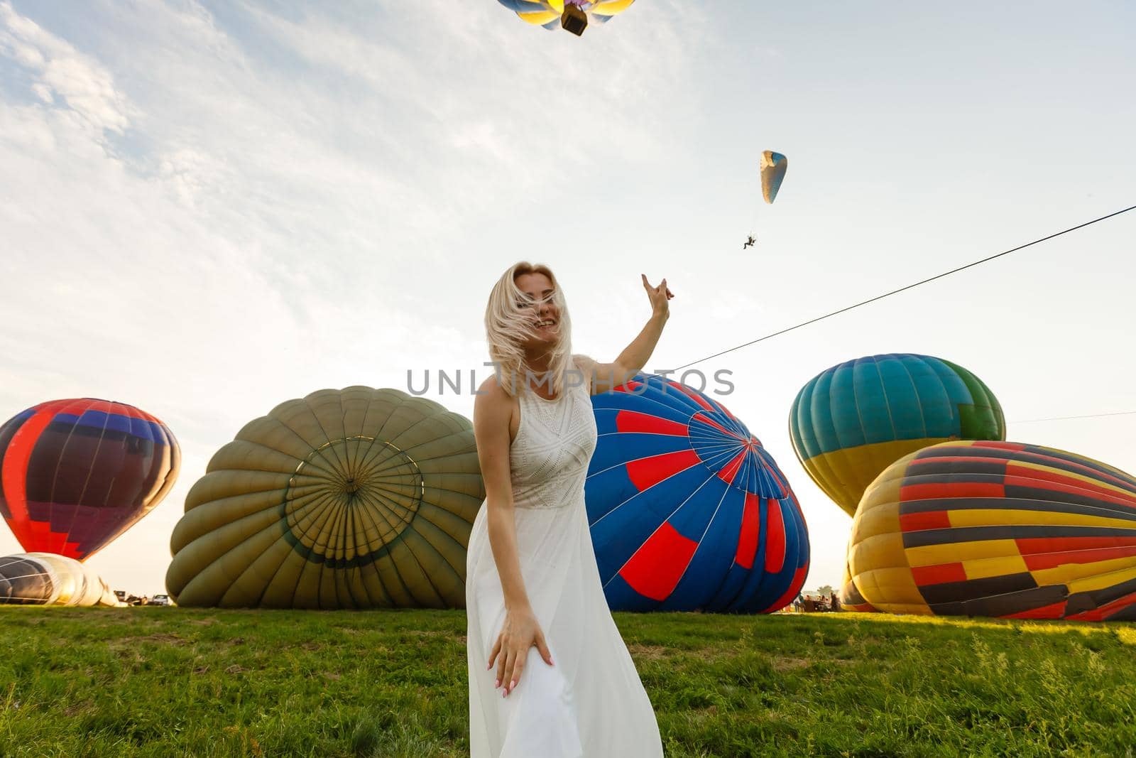 woman and a hot air balloon, summer by Andelov13