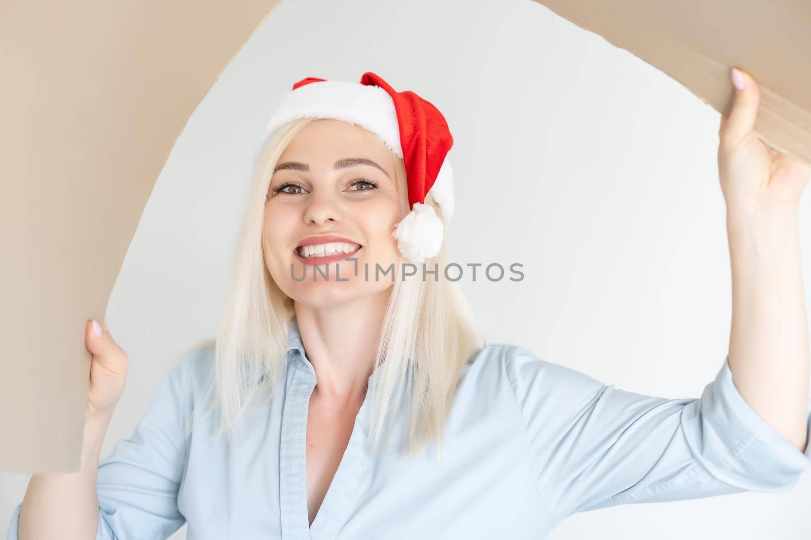 christmas, x-mas, winter, happiness concept - smiling woman in santa helper hat with parcel box