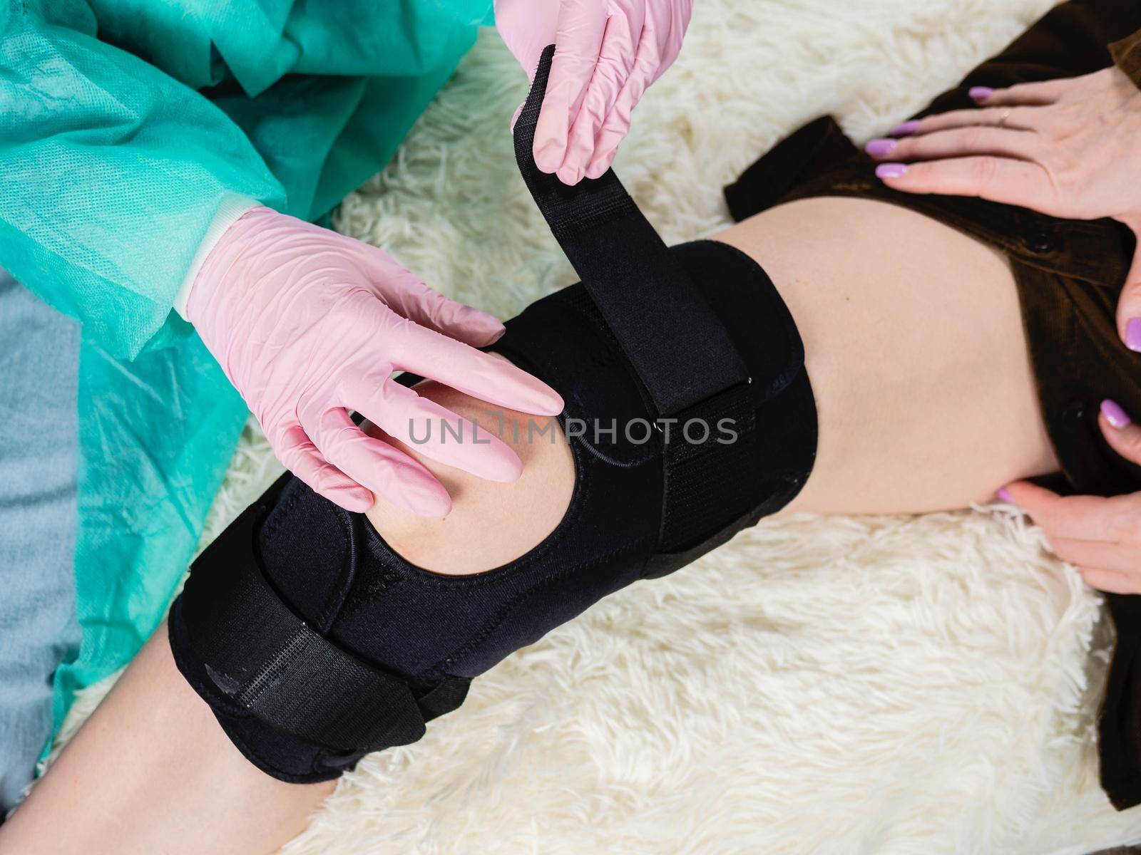 Knee support for knee rehabilitation. Meniscus injury