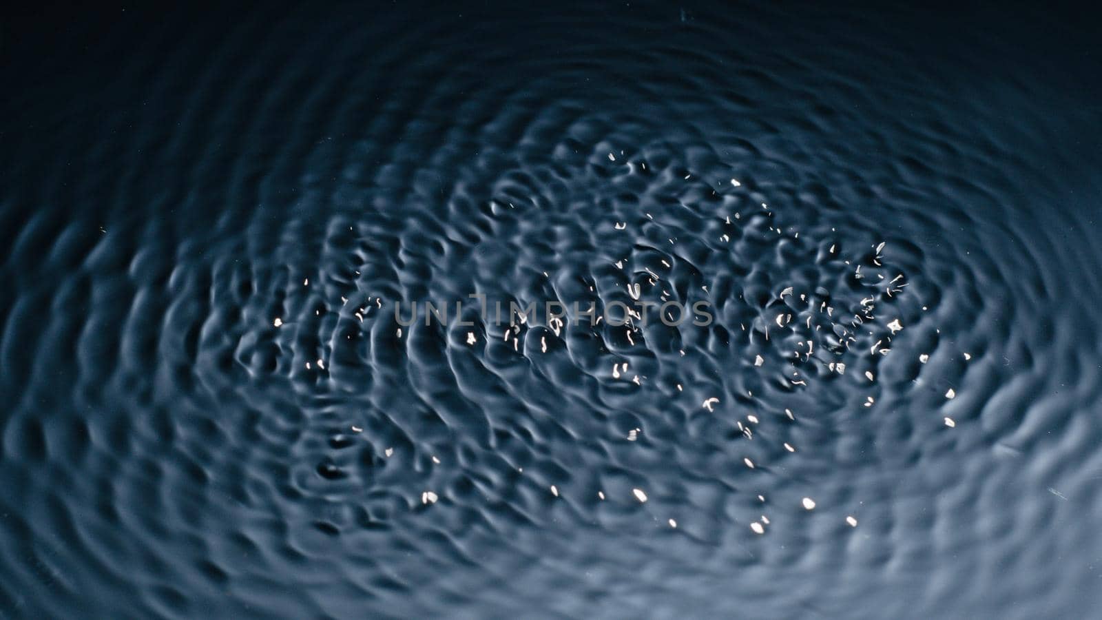 The texture of water under the influence of vibration in 432 hertz - image