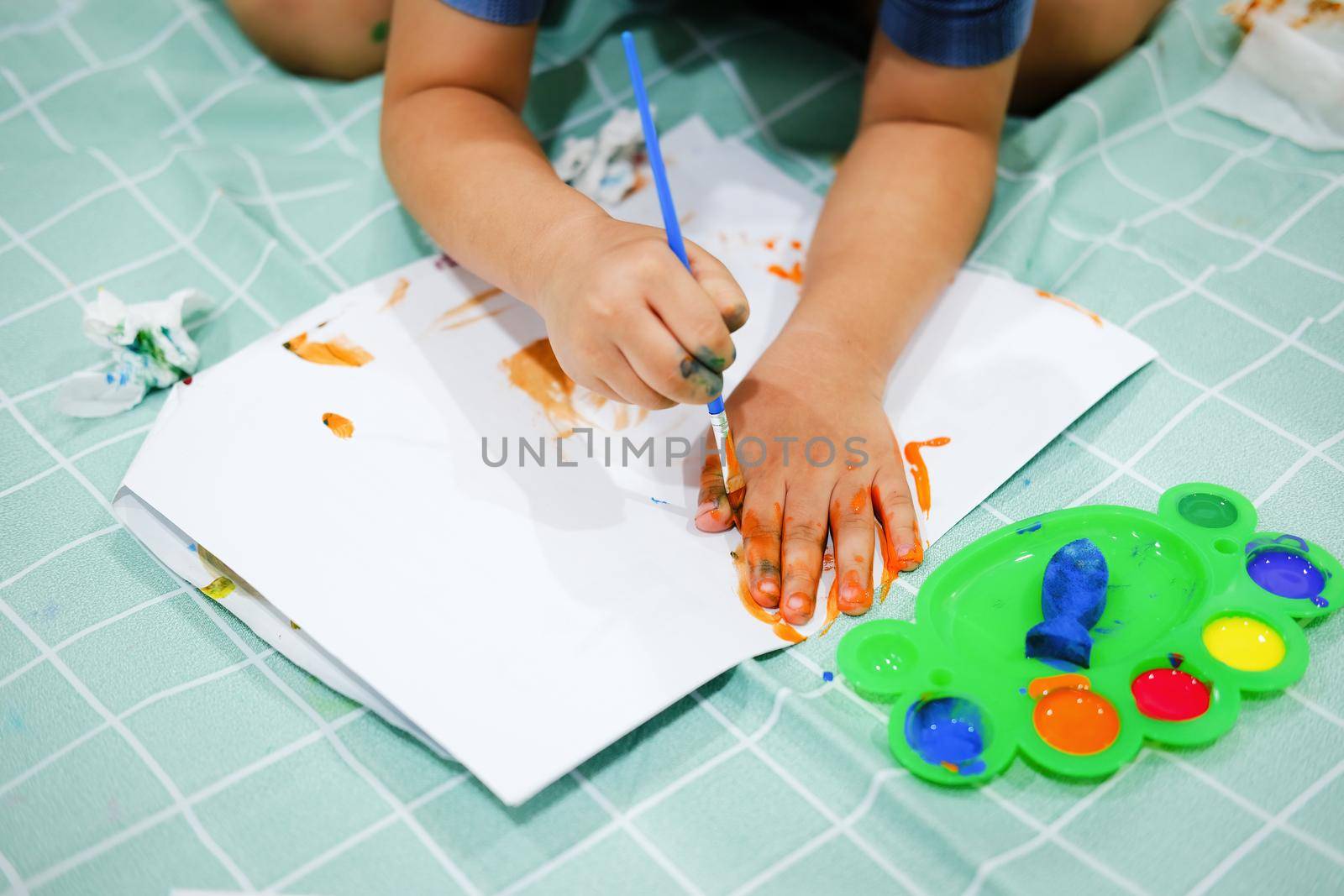Focus on their hands on paper. Children use brushes to draw their hands on paper to build their imagination and enhance their cognitive skills. by Manastrong