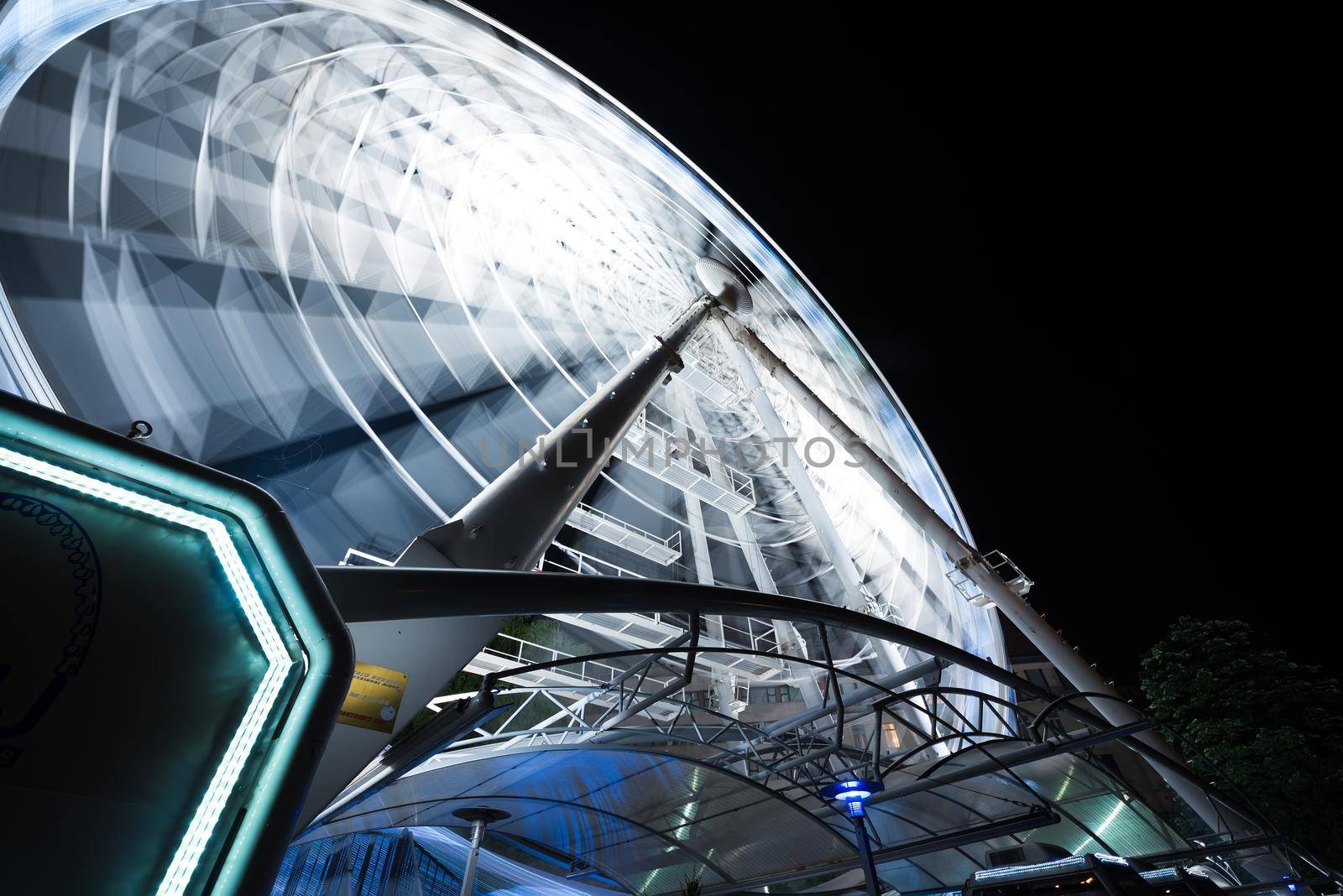running ferris wheel in a park at night