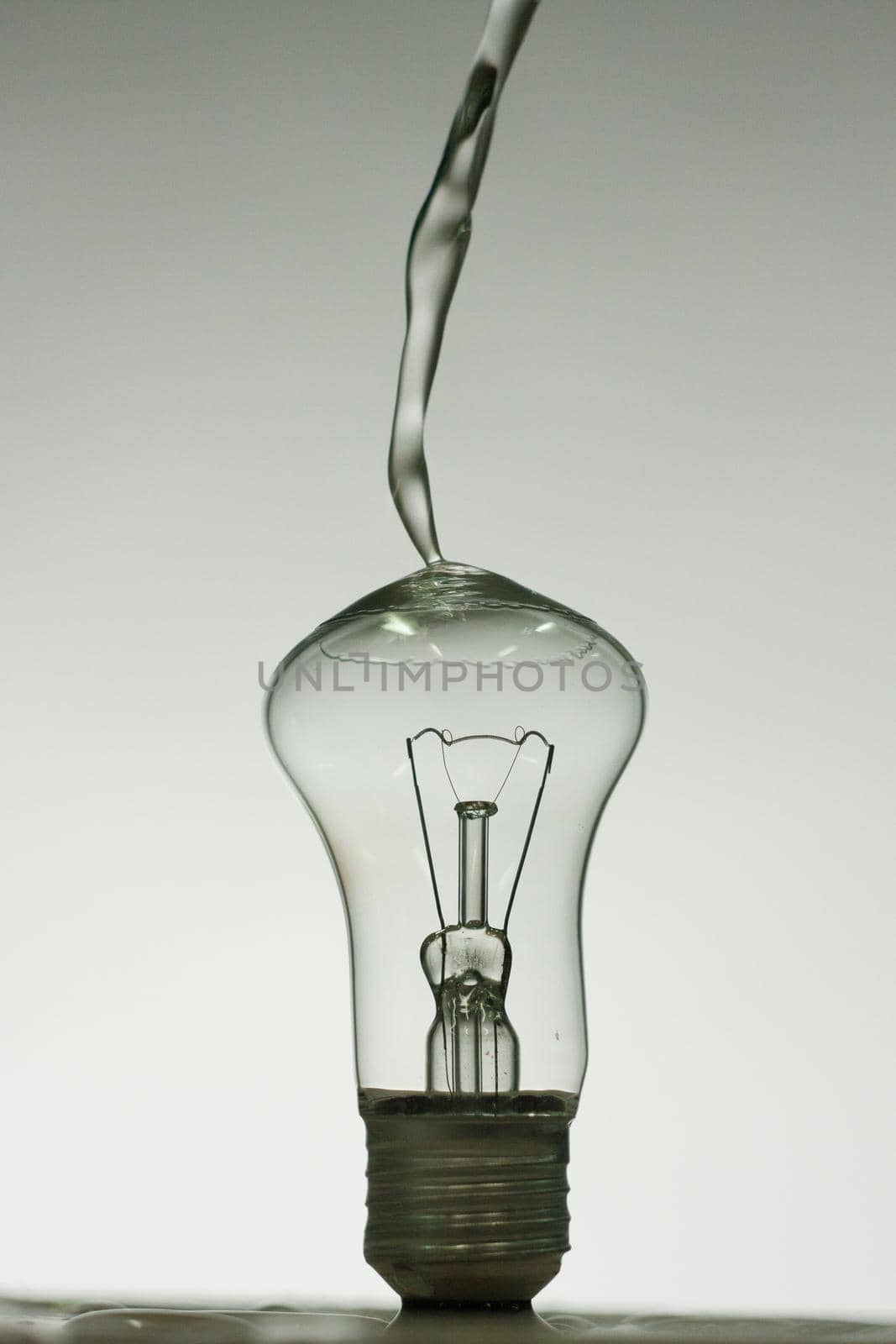 Light bulb made of water splashes by zartarn