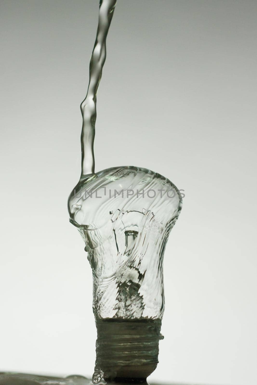 Light bulb made of water splashes by zartarn