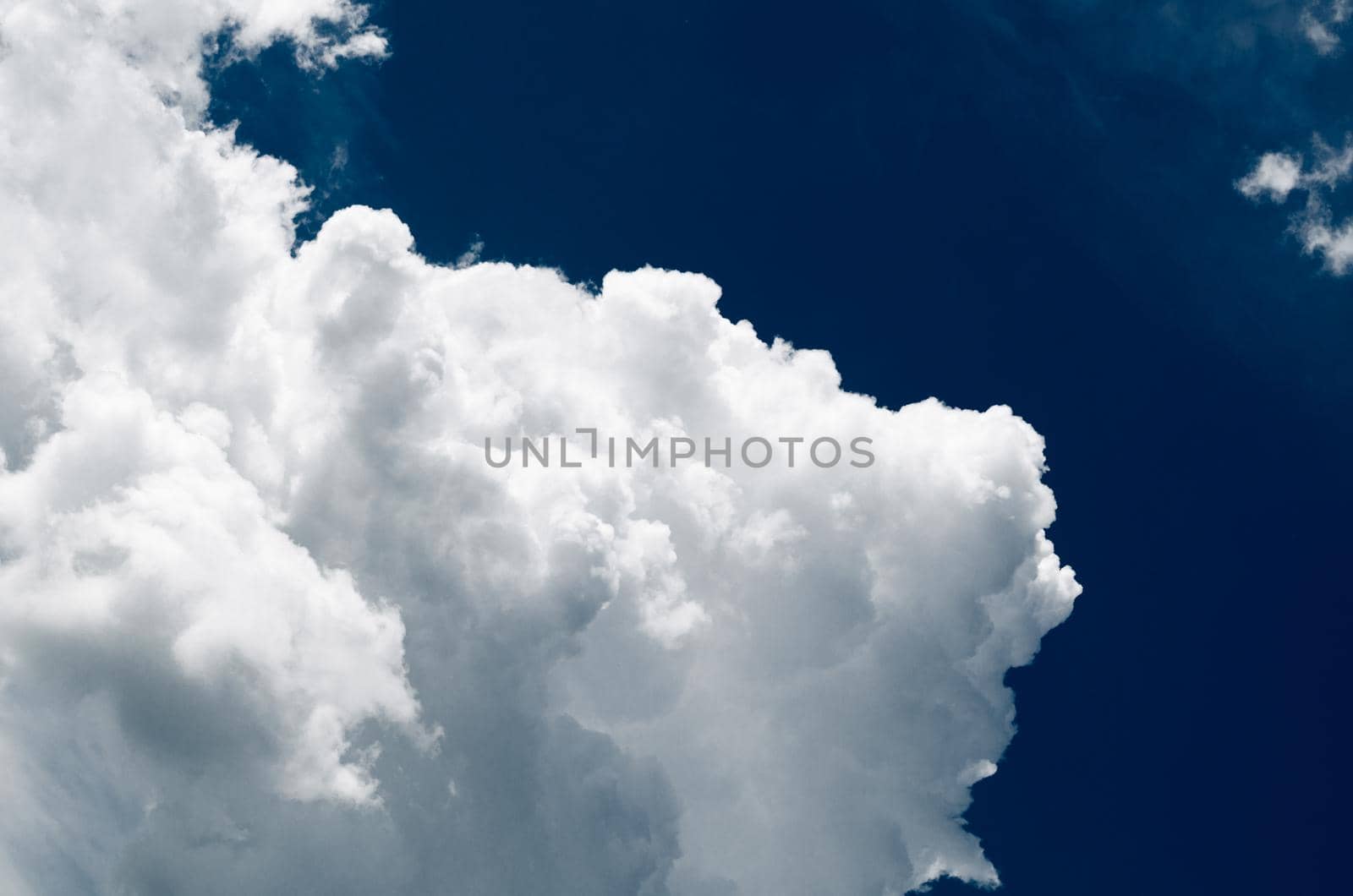 Incredibly wonderful lush cumulus clouds against a blue sky - Image
