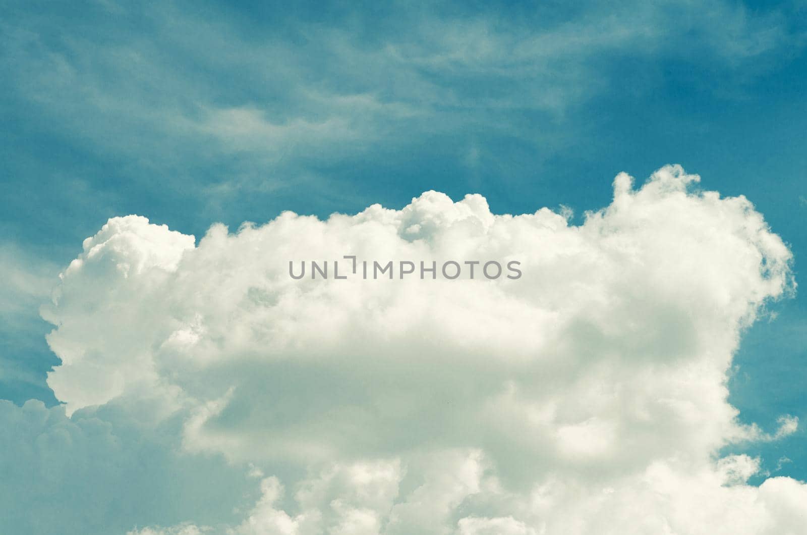 Incredibly wonderful lush cumulus clouds against a blue sky - Image