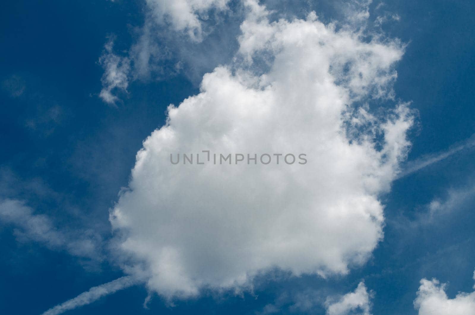 Incredibly wonderful lush cumulus clouds against a blue sky - Image