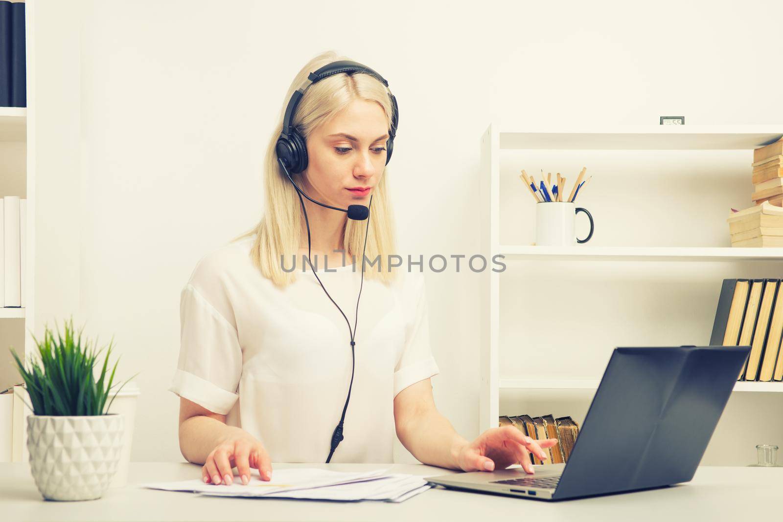 Close-up portrait of a customer service agent sitting at office -image