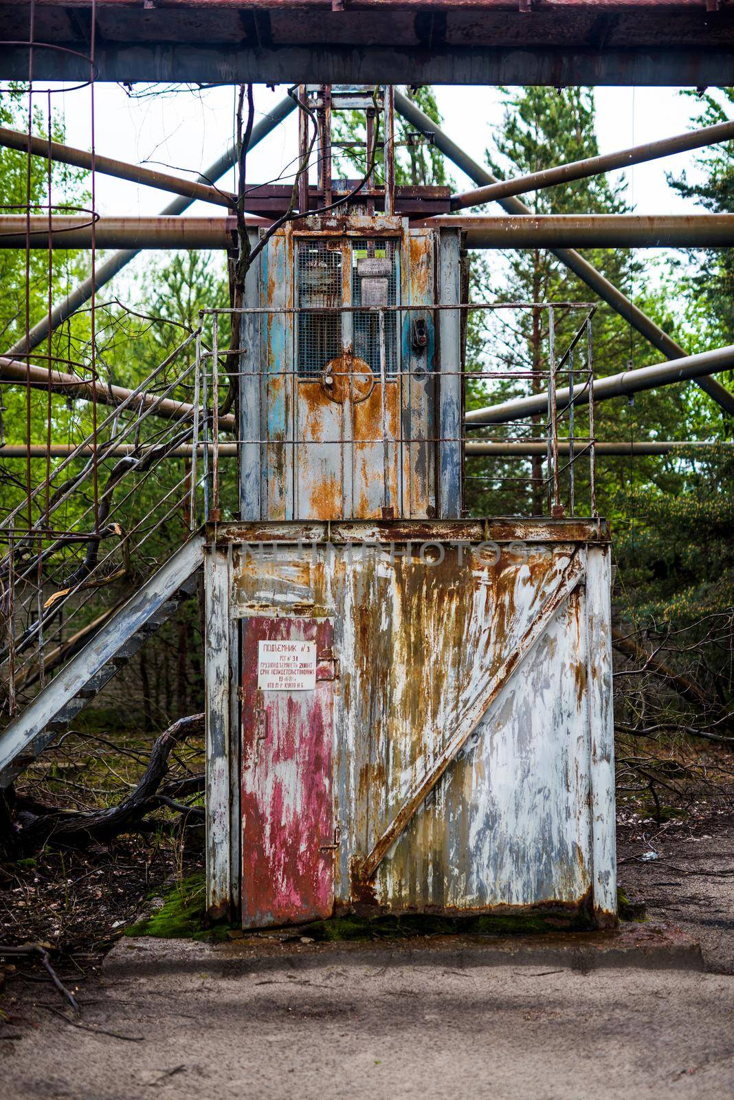 rusty abandoned lift to the top of duga in Pripyat by GekaSkr