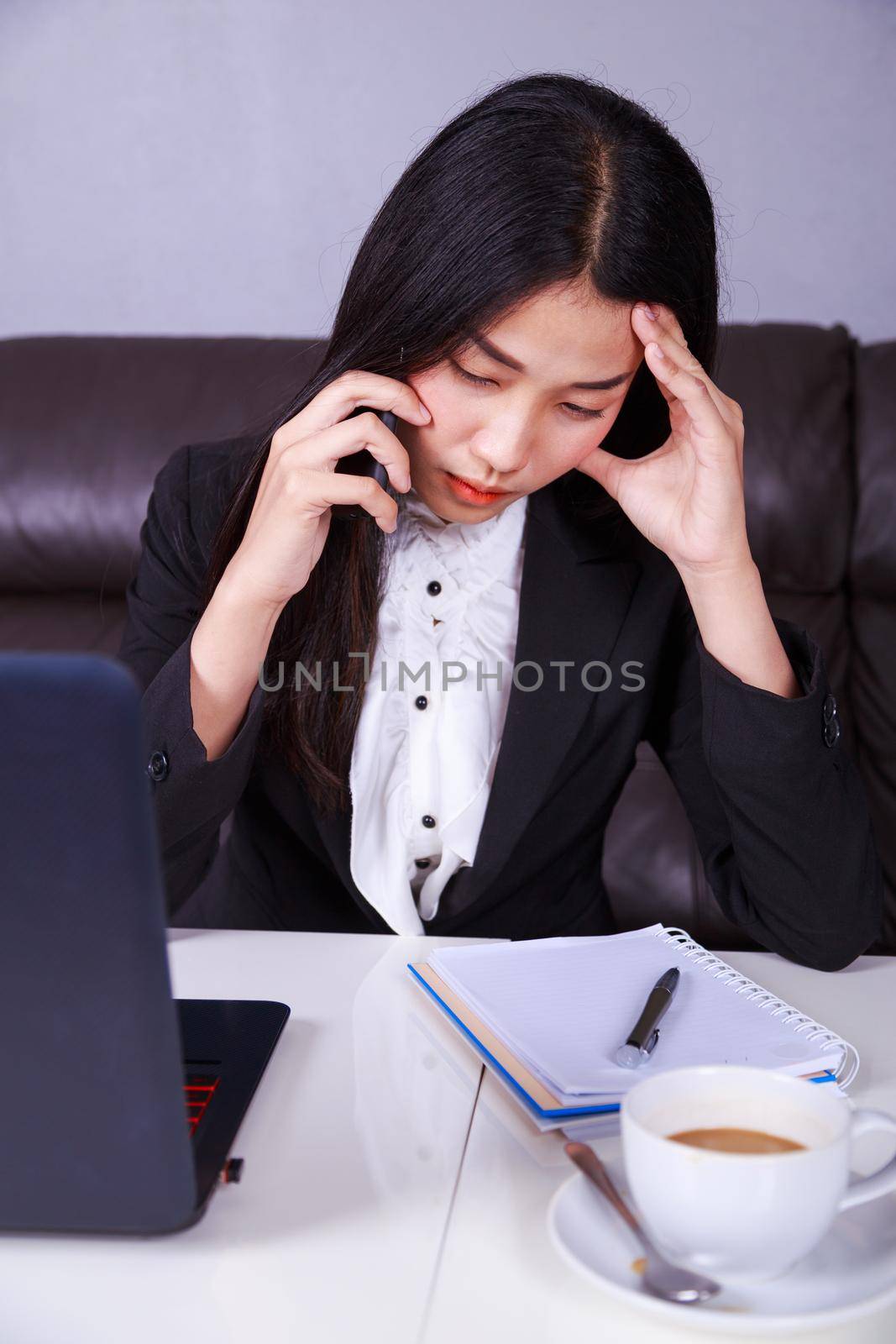 woman in business suit working in stress desperate talking on a mobile phone 