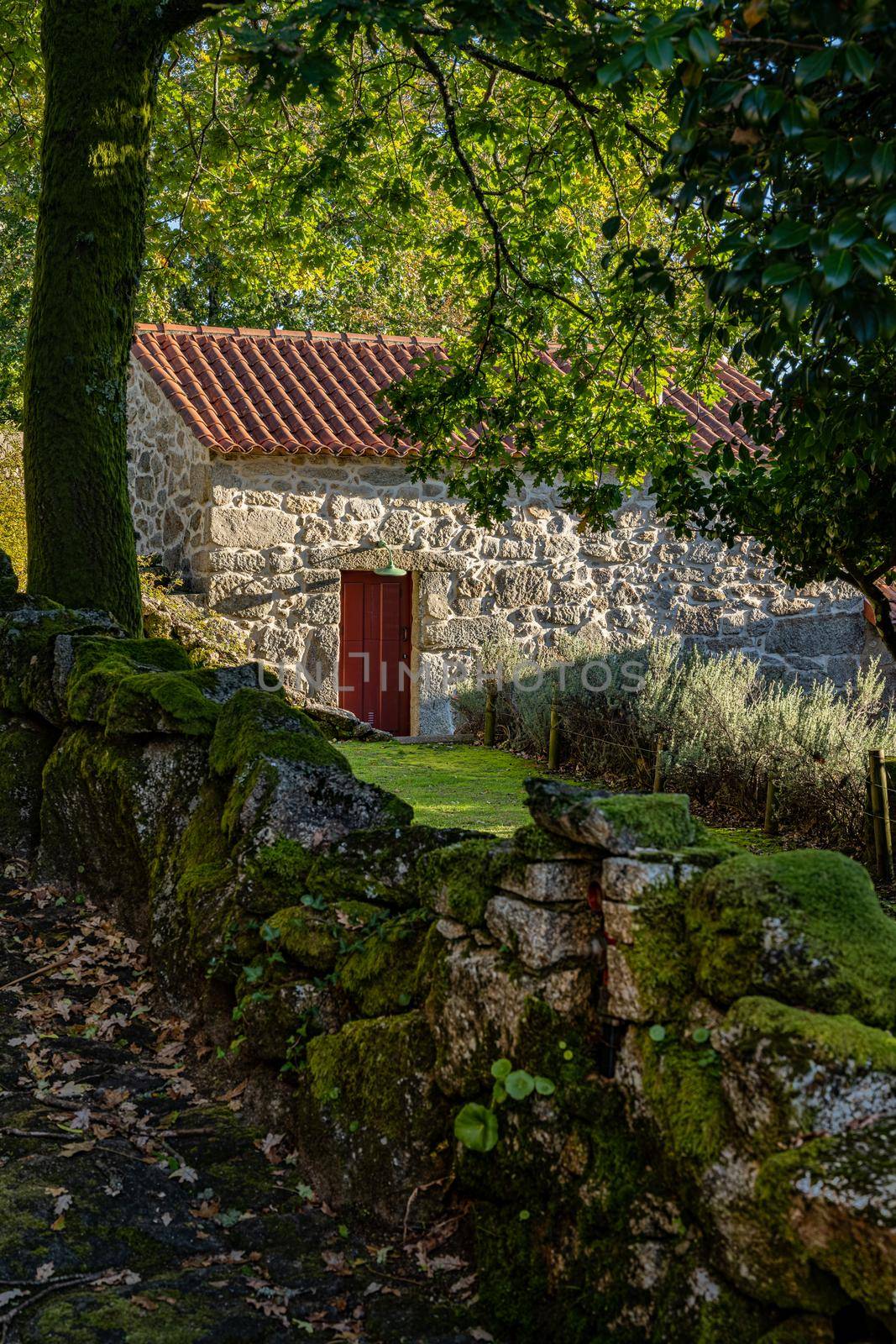 Old village located in the  parish of Rôge on the municipality of Vale de Cambra, district of Aveiro, lost on the slopes of Serra da Freita.