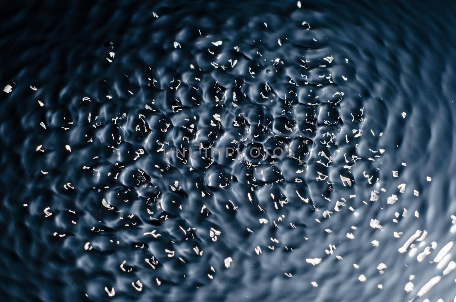 The texture of water under the influence of vibration in 432 hertz - image