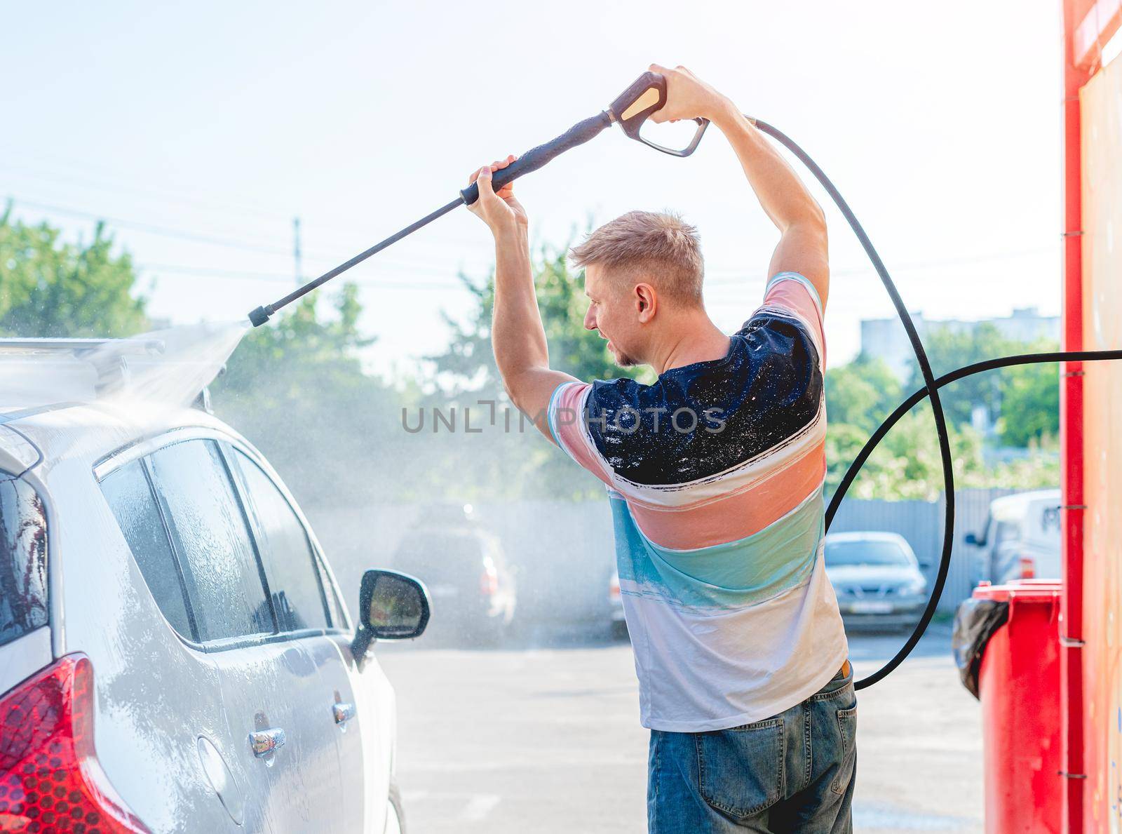 Washing car with high pressure water by tan4ikk1