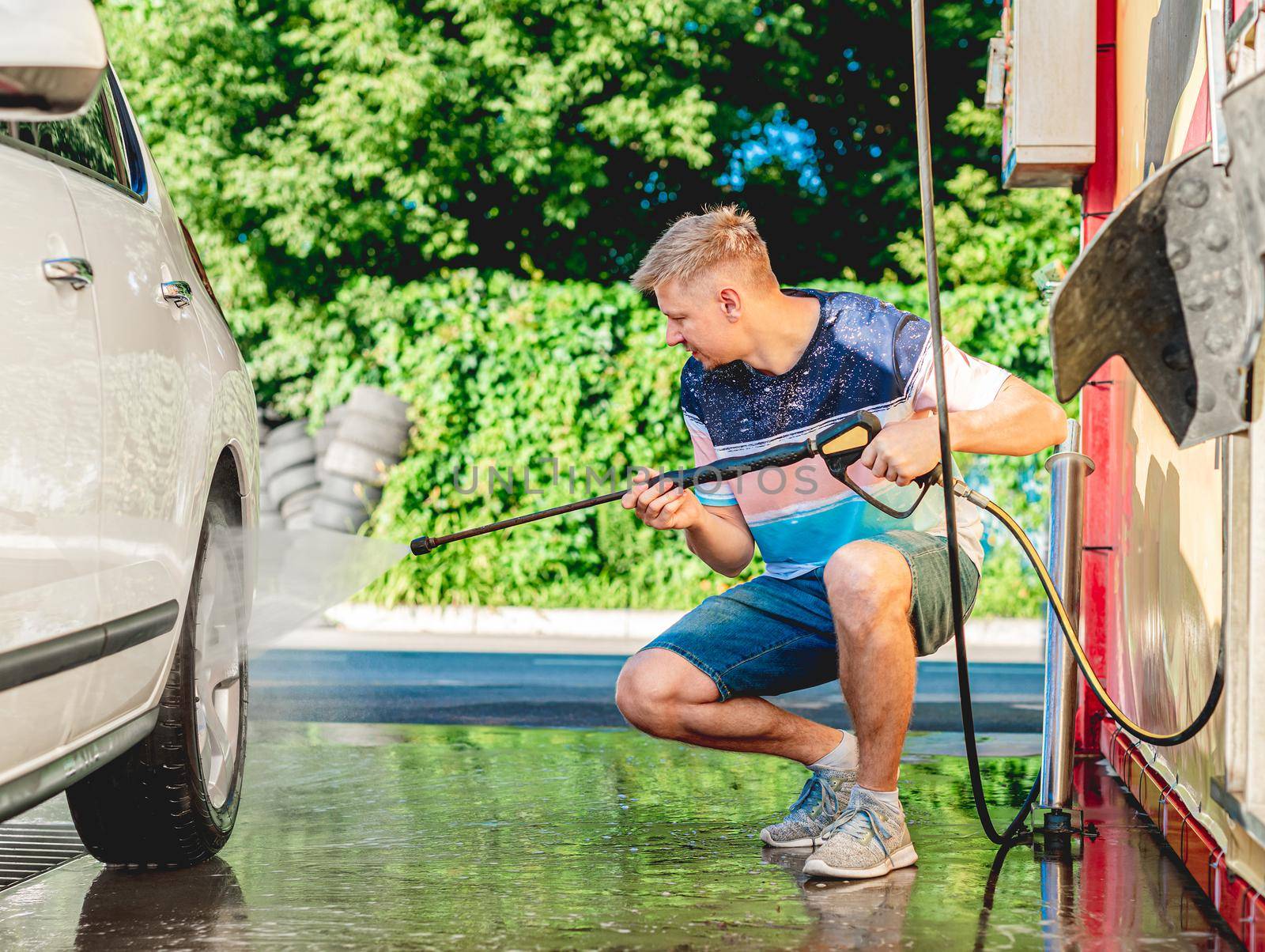 Washing car with high pressure water by tan4ikk1