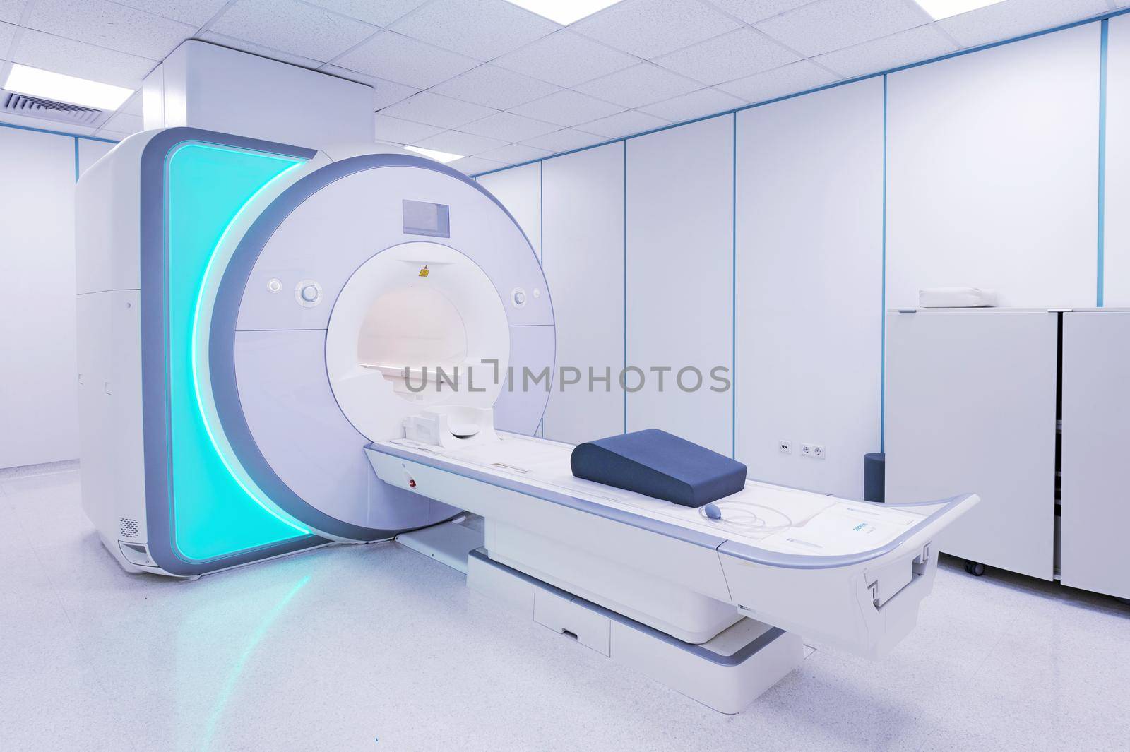 MRI - Magnetic resonance imaging scan device by kaliantye