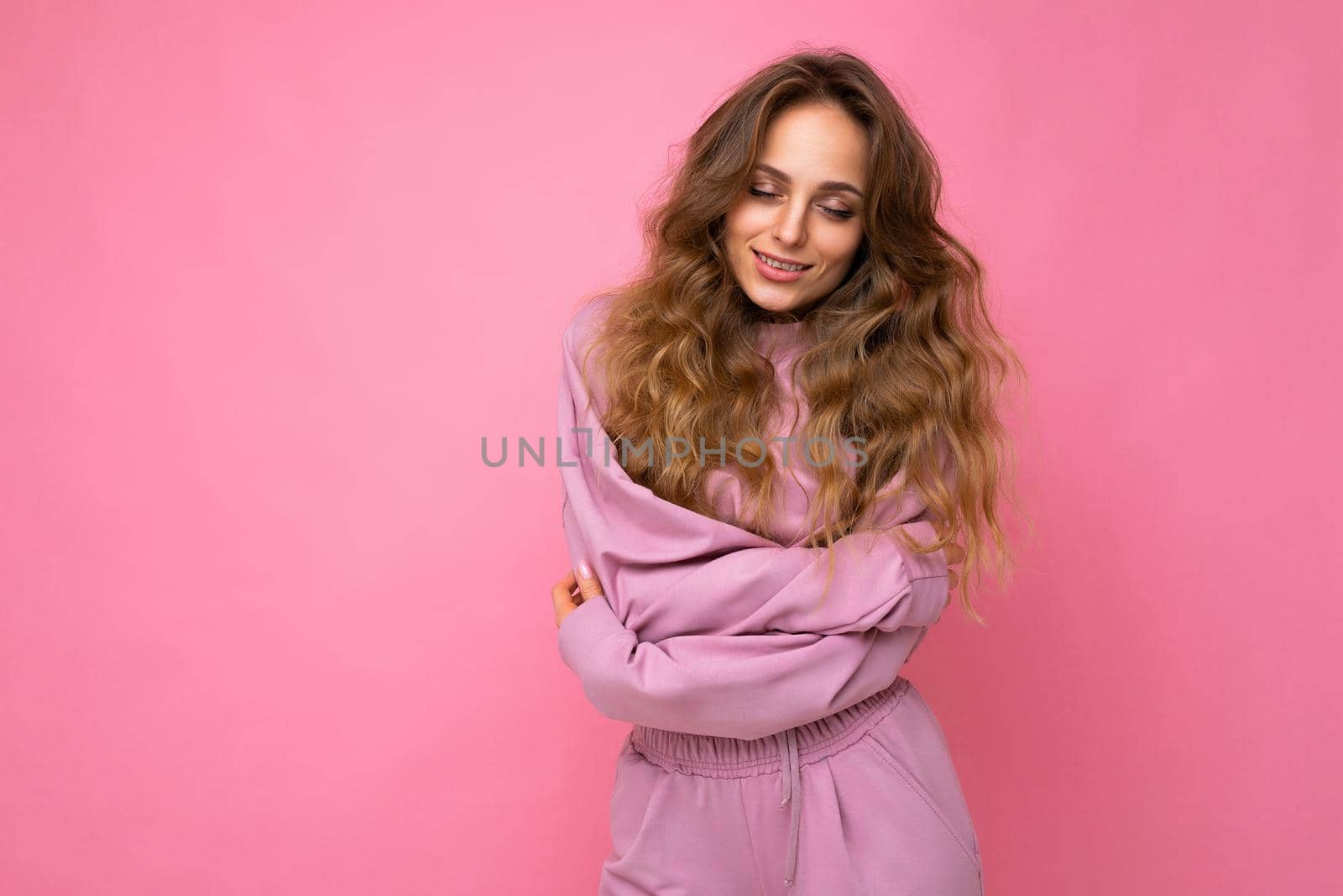 Close-up portrait of nice-looking attractive lovely lovable pretty cute winsome gorgeous cheerful cheery wavy-haired blonde woman isolated on pastel color background wearing stylish clothes.