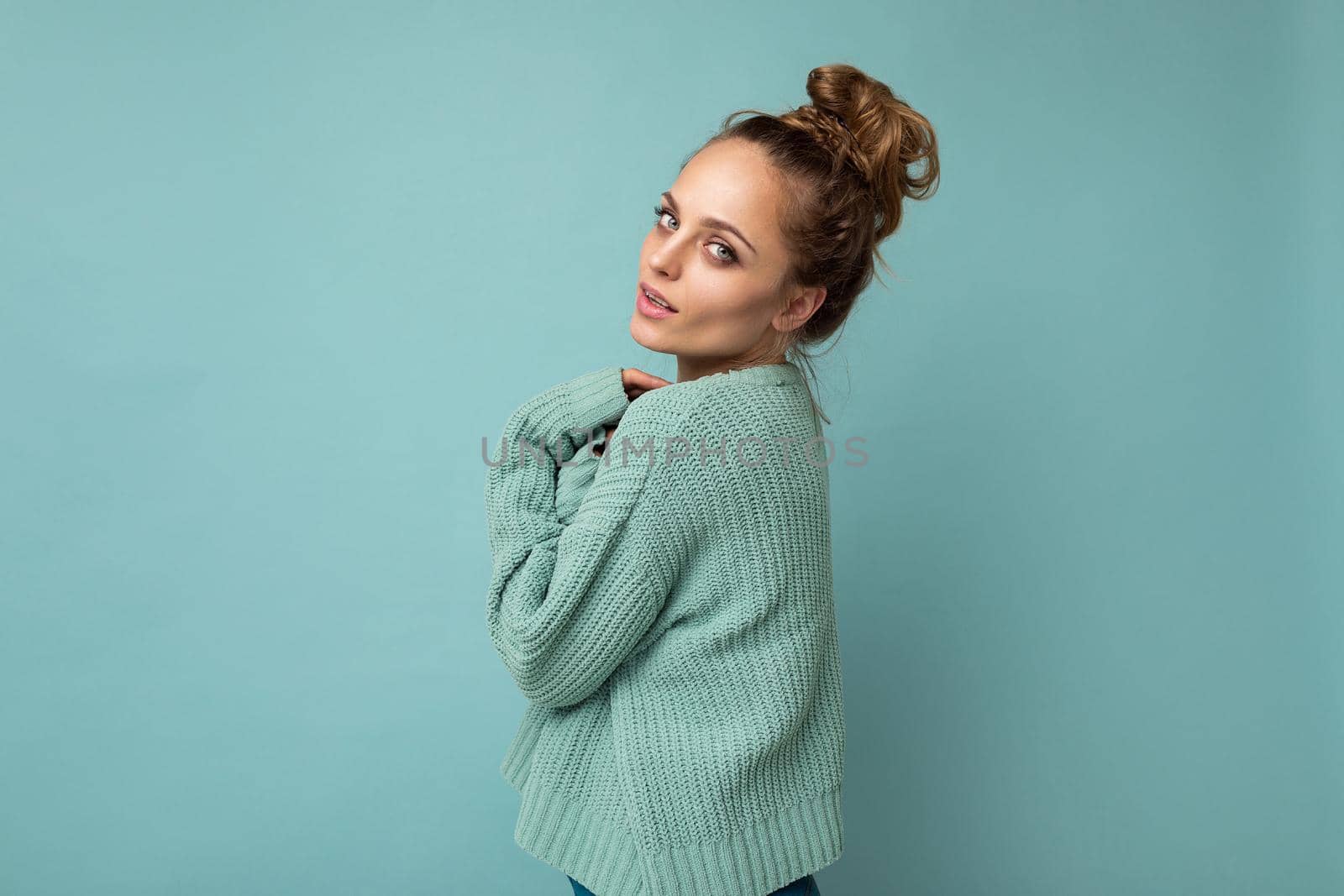 Close-up portrait of nice-looking attractive lovely lovable pretty cute winsome gorgeous cheerful cheery wavy-haired blonde woman isolated on pastel color background wearing stylish clothes.