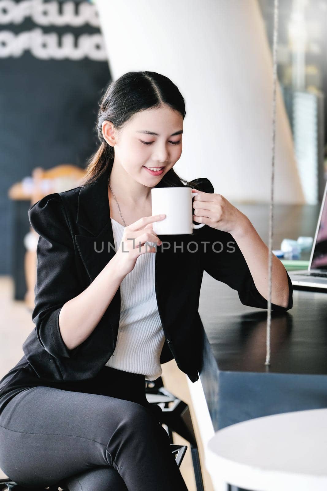 A female marketing manager is resting with a cup of coffee before returning to work to reduce drowsiness