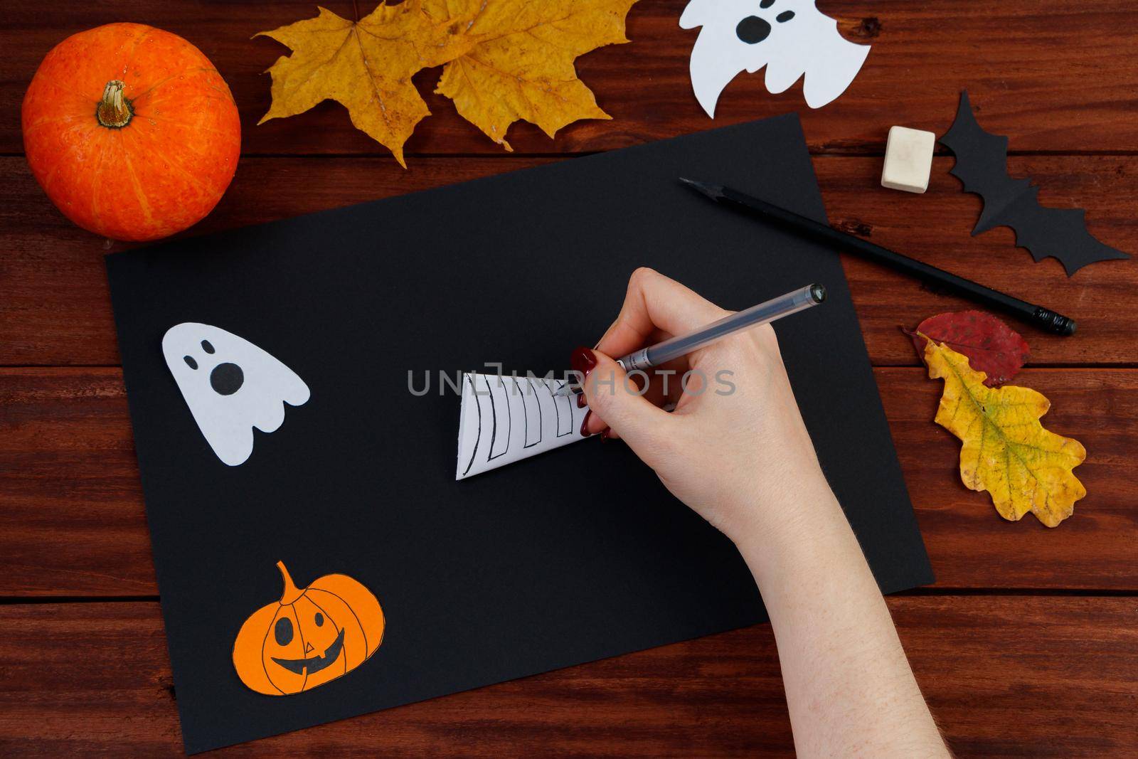 Halloween DIY. Step-by-step instructions for cutting a spider web from paper for the holiday. Step 6.