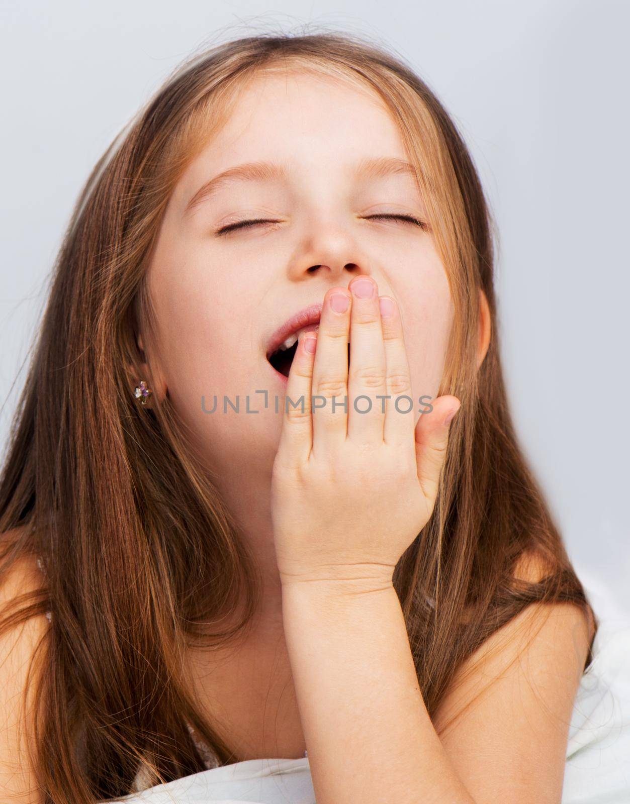 Little girl yawns by GekaSkr