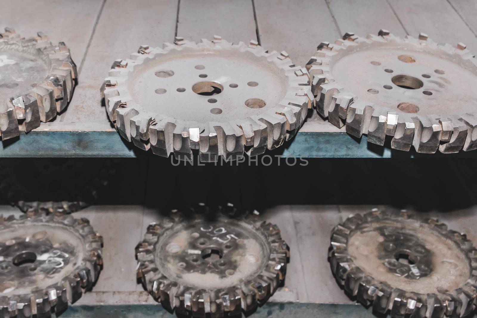 Disc cutters for metal processing, iron equipment for rough milling. Metalworking.