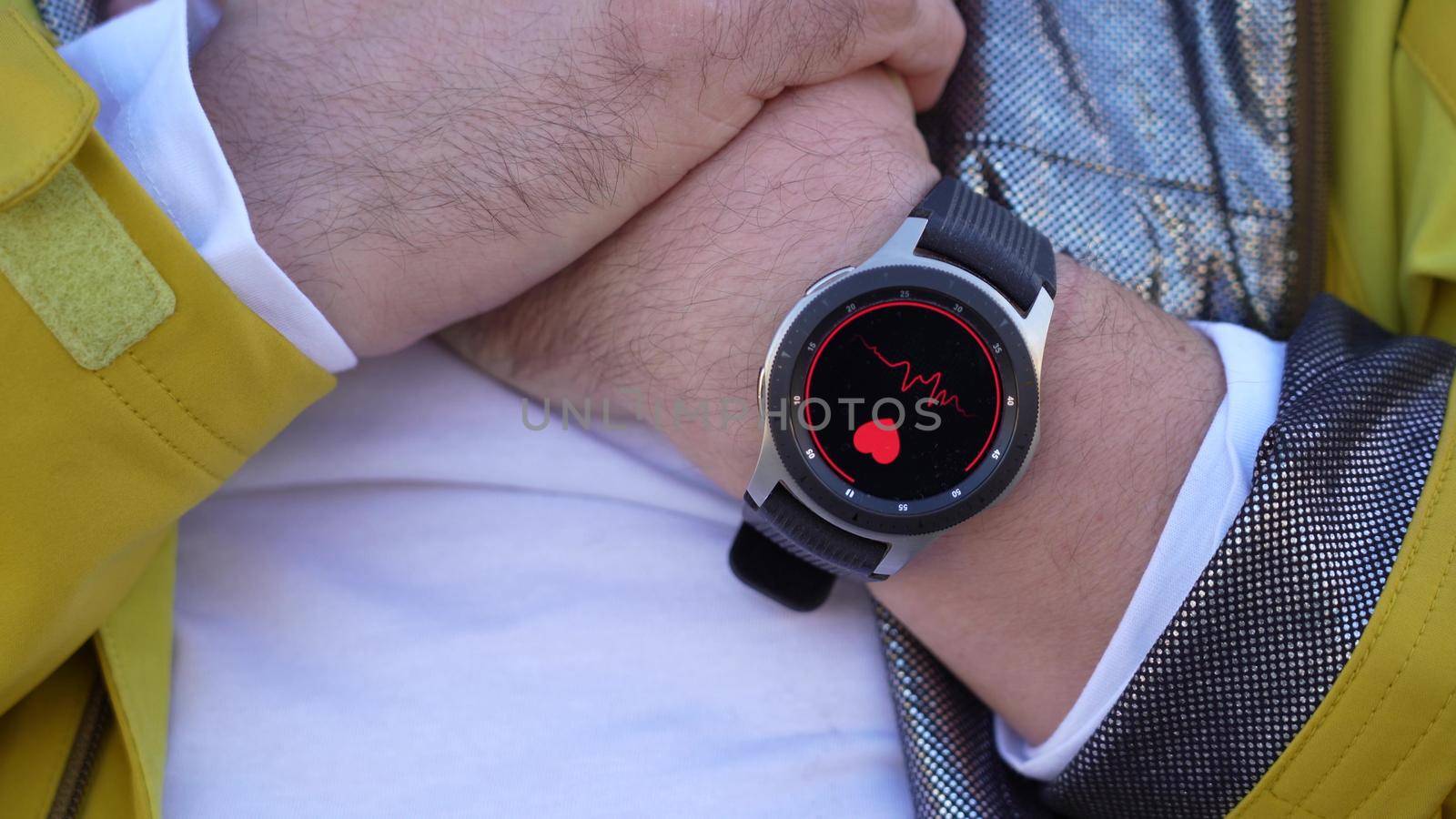 Smart watch measures the pulse on the hand pressed to the heart by gsdonlin