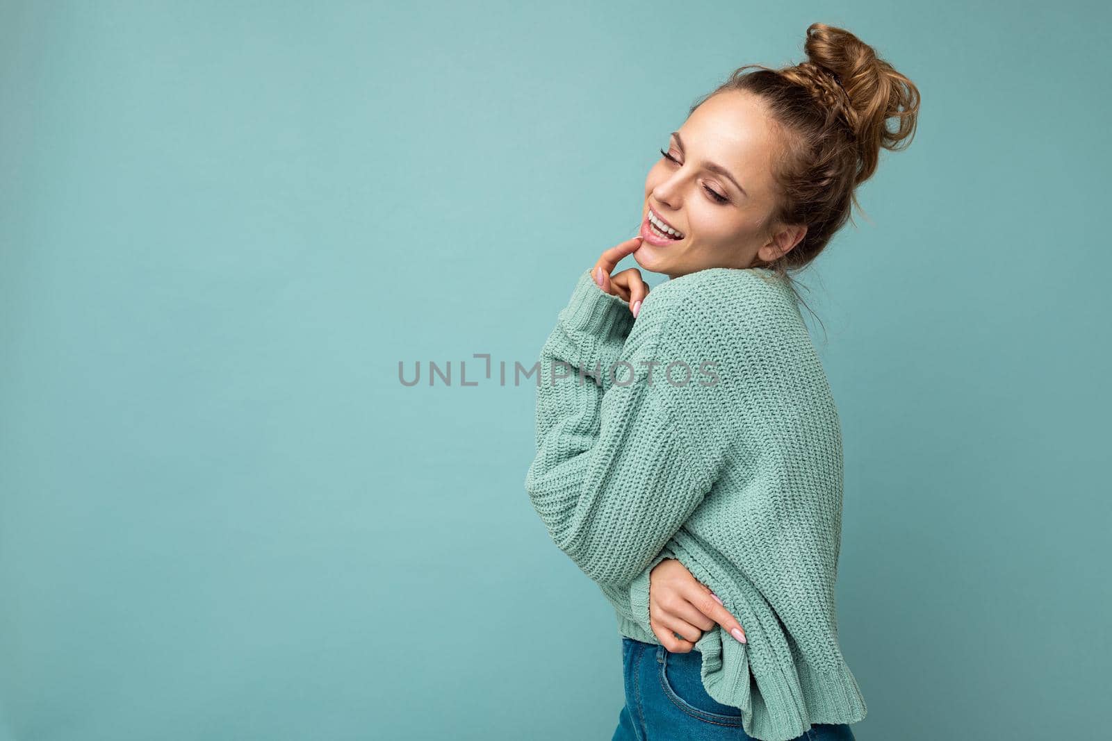 Close-up portrait of nice-looking attractive lovely lovable pretty cute winsome gorgeous cheerful cheery wavy-haired blonde woman isolated on pastel color background wearing stylish clothes.