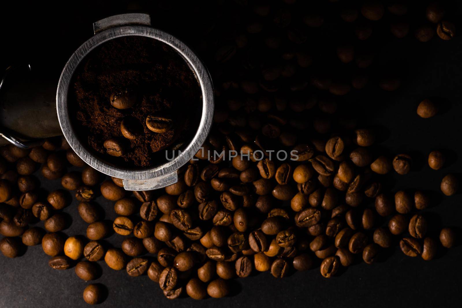 Coffee beans in the coffee horn on the background of coffee beans.