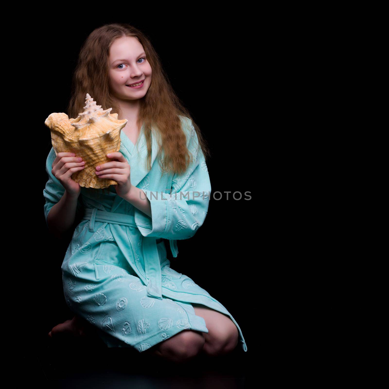 A little girl with a sea shell. The concept of a family vacation at sea, ecology. Isolated background.