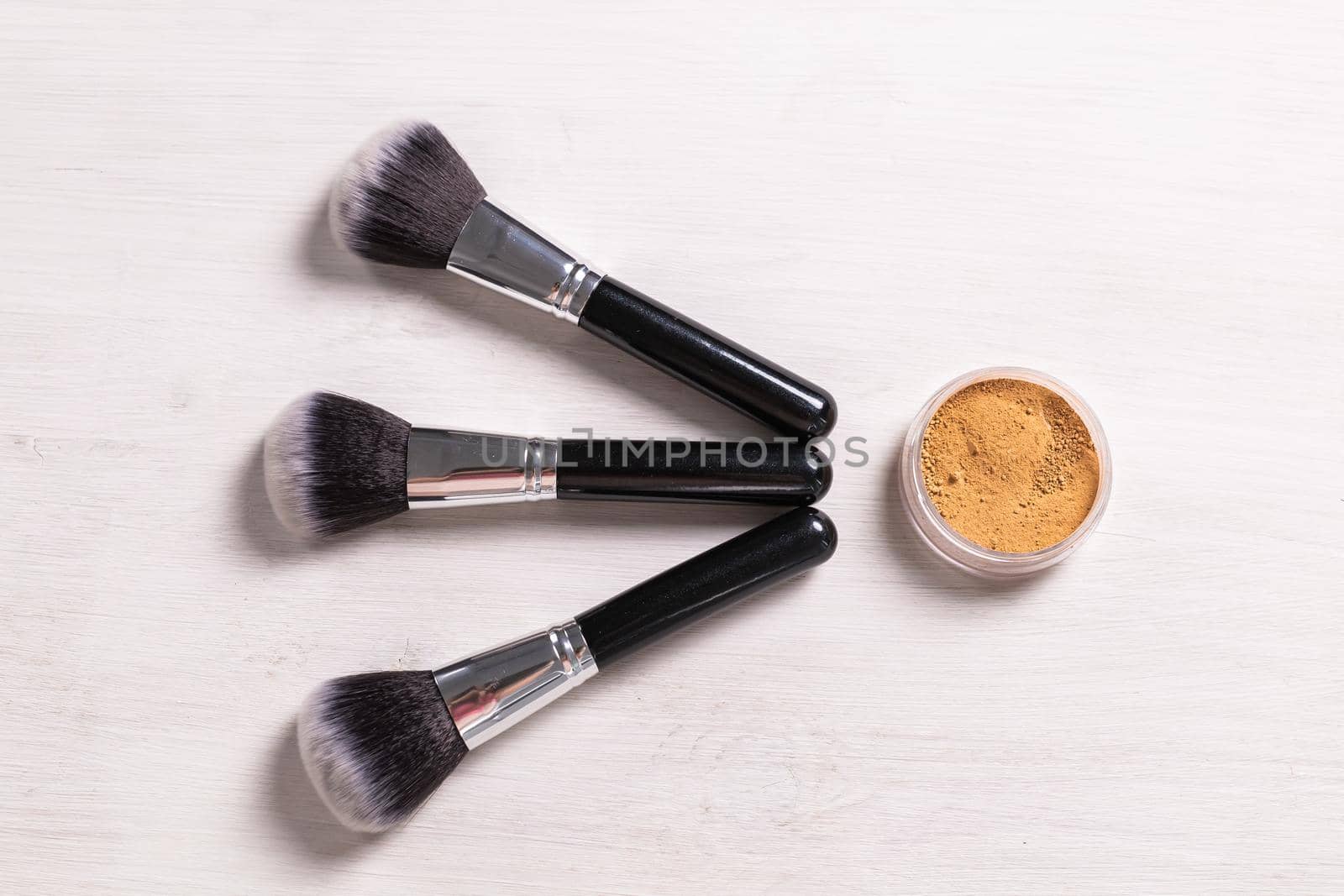 Mineral face powder and brush. Eco-friendly and organic beauty products.