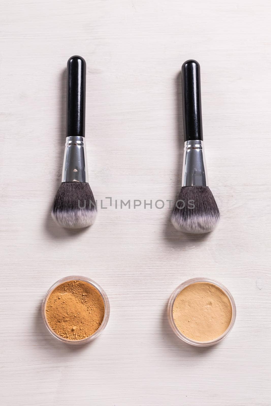 Mineral face powder and brush. Eco-friendly and organic beauty products by Satura86