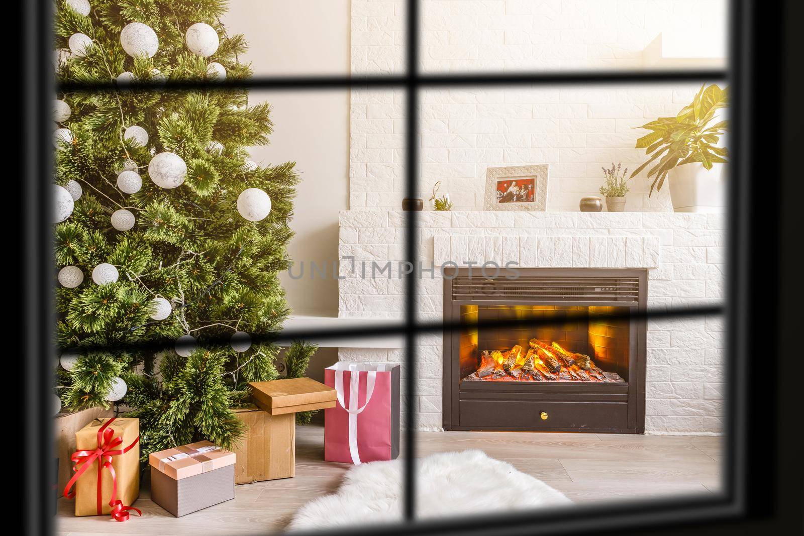 Atmospheric Christmas window, Xmas tree